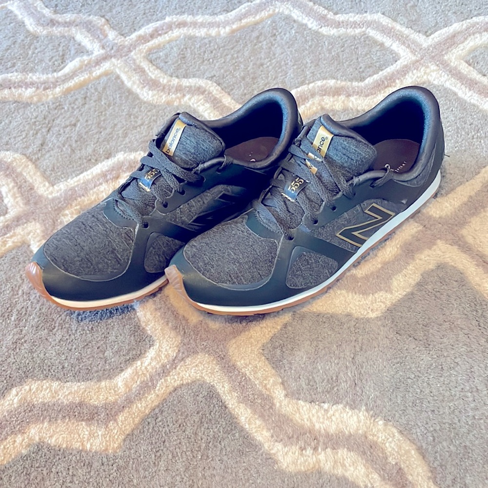 Forest green new balance tennis shoes